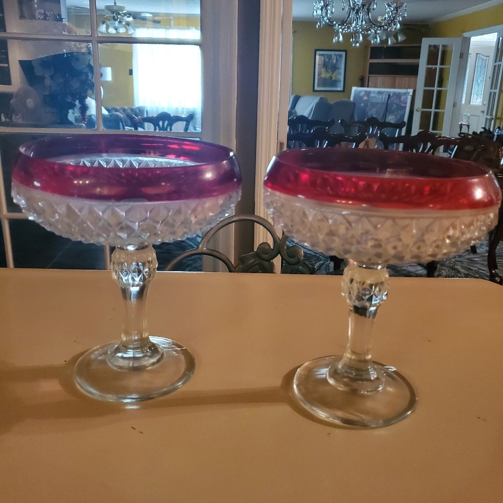 Serving bowls set w pedestal  7x6"